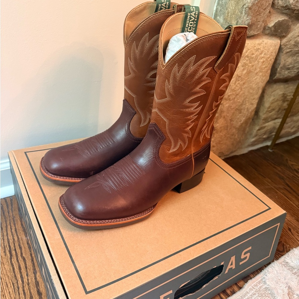 TECOVAS The Dusty Two-Tone Western Cowboy Boots in Chocolate/ Sawdust cowhide